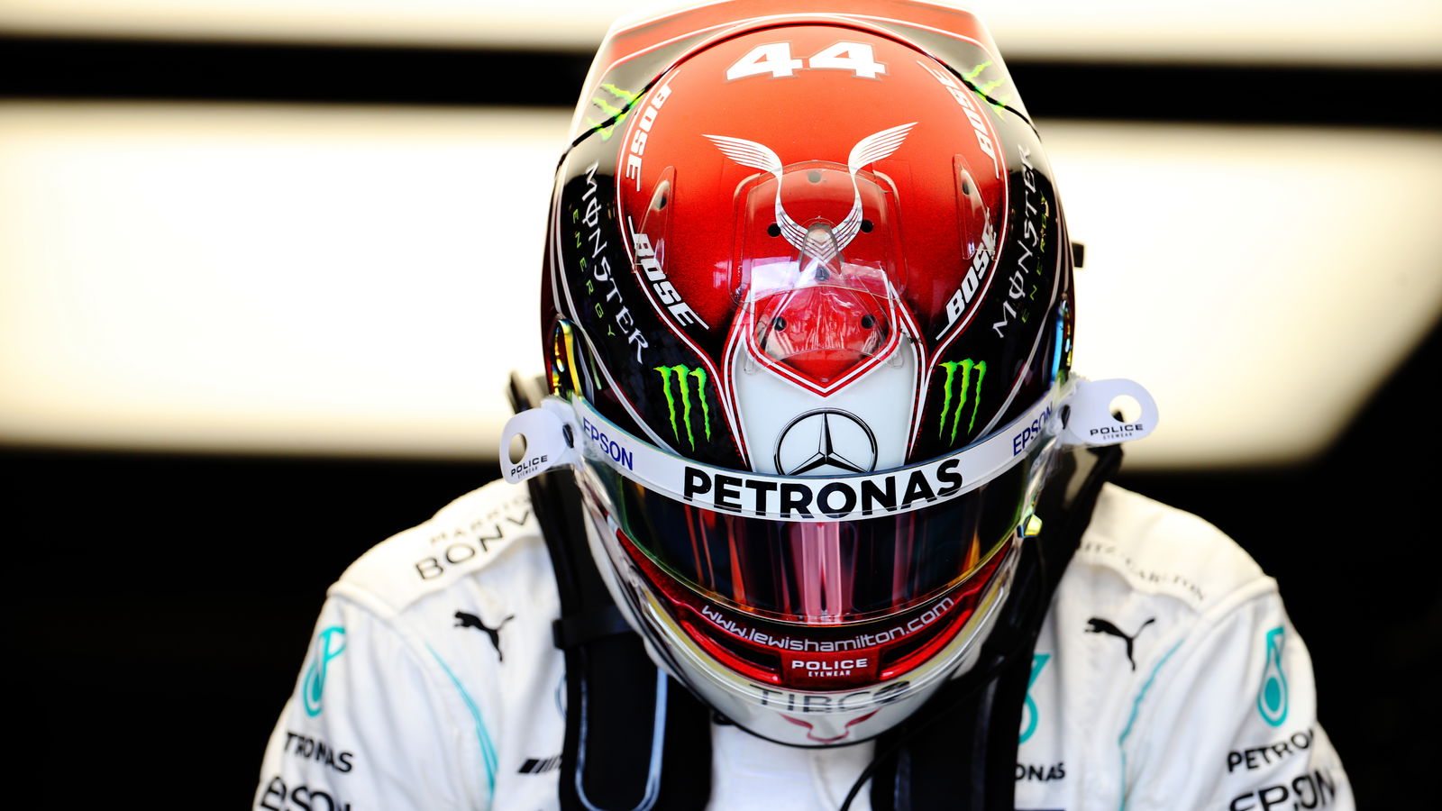 Hamilton warns F1 rivals he will return “a machine” in 2020
